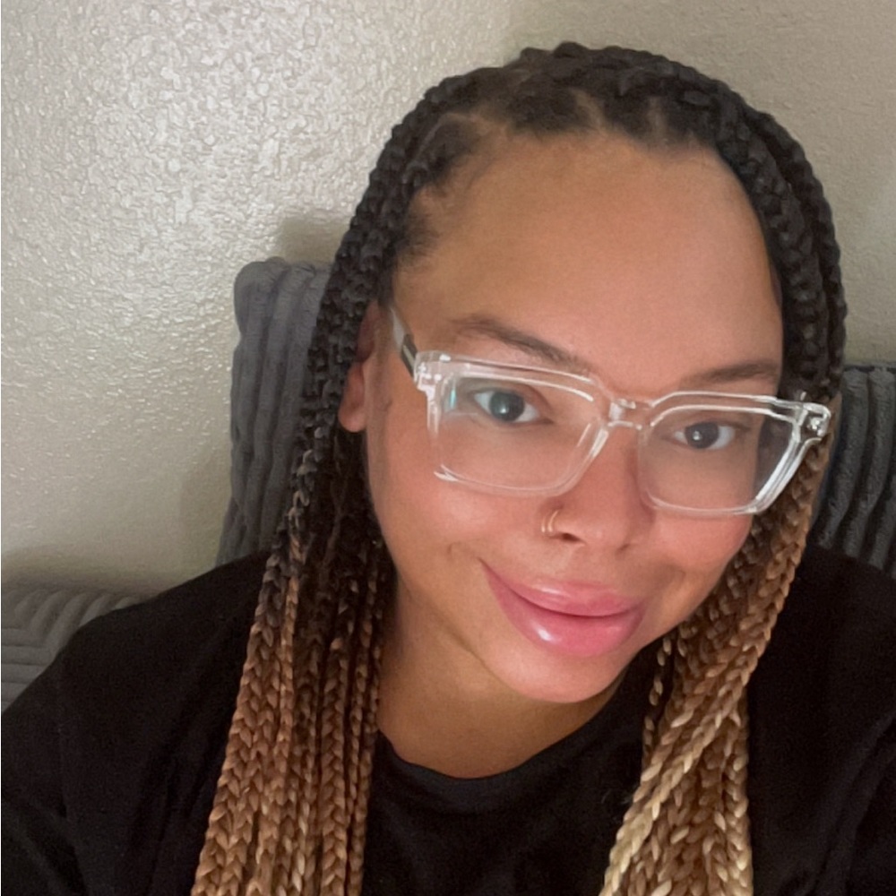 Meet your Posher, Jamila
